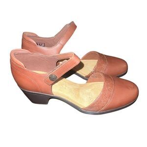Women's Clarks Emily 2 Ketra Pump 26177128 Tan Leather Size 9